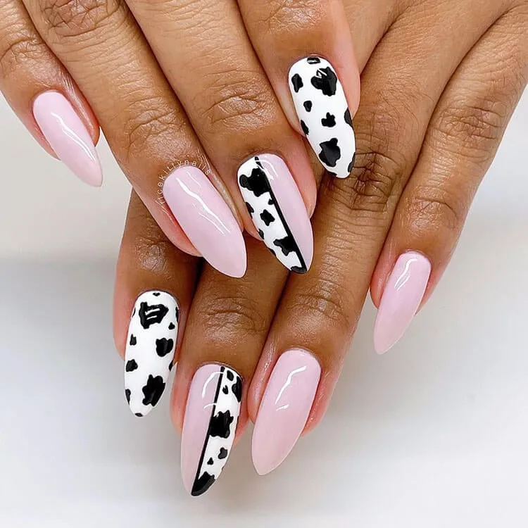rosa och svarta naglar med kotryck