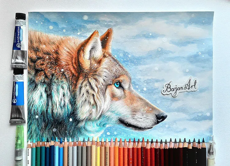 FANTASIA DE LOBO NA NEVE COM OLHOS AZUIS