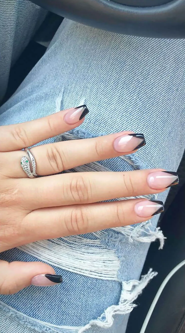 ongles noirs à bouts ronds
