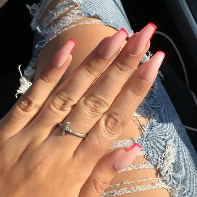 różowe paznokcie z końcówkami