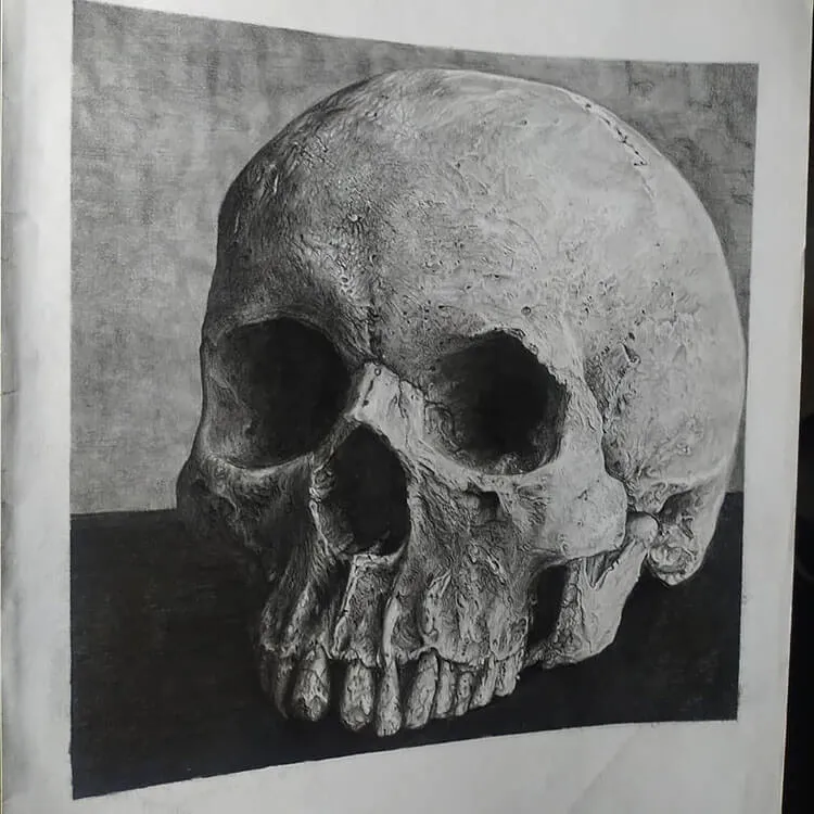 реалистична рисунка на череп