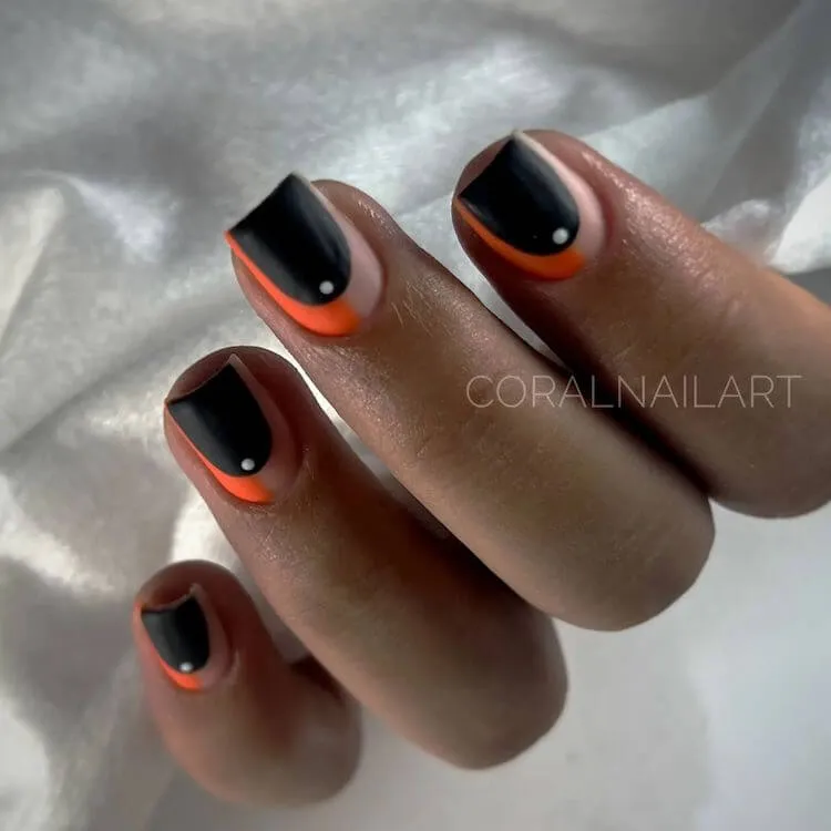 čierne a oranžové nechty