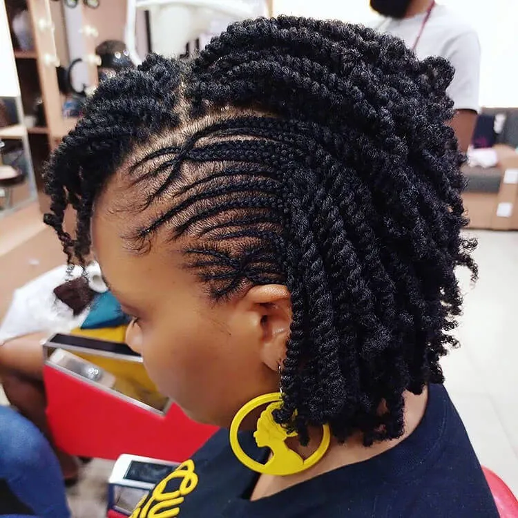 Senegalskie fryzury kręcone z wiankami