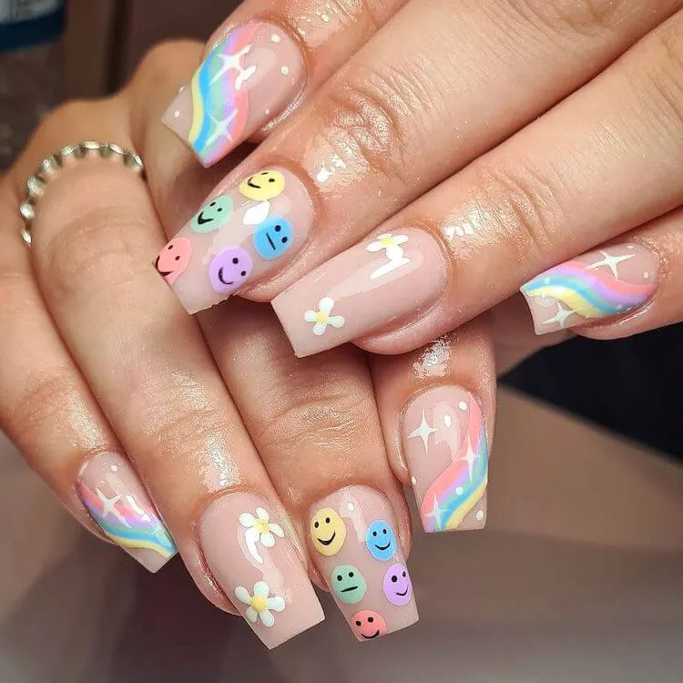 uñas pastel con flores