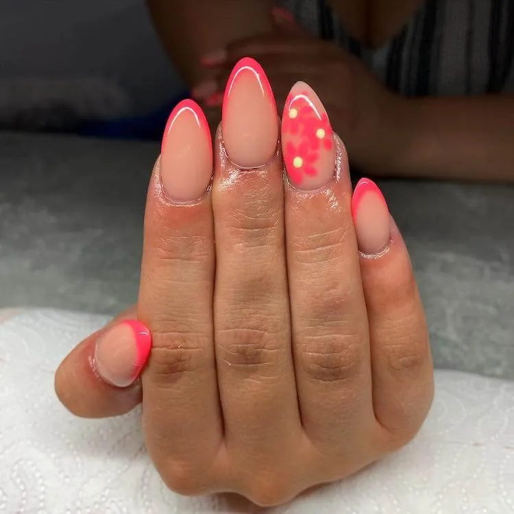 Unhas cor-de-rosa