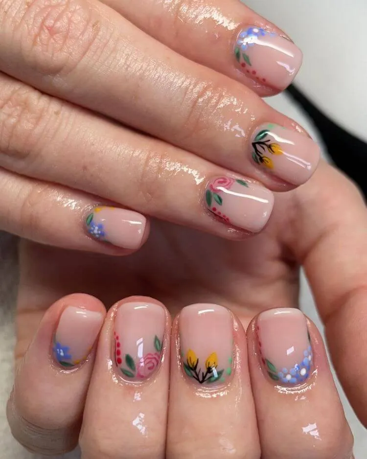 Fleurs sur ongles courts