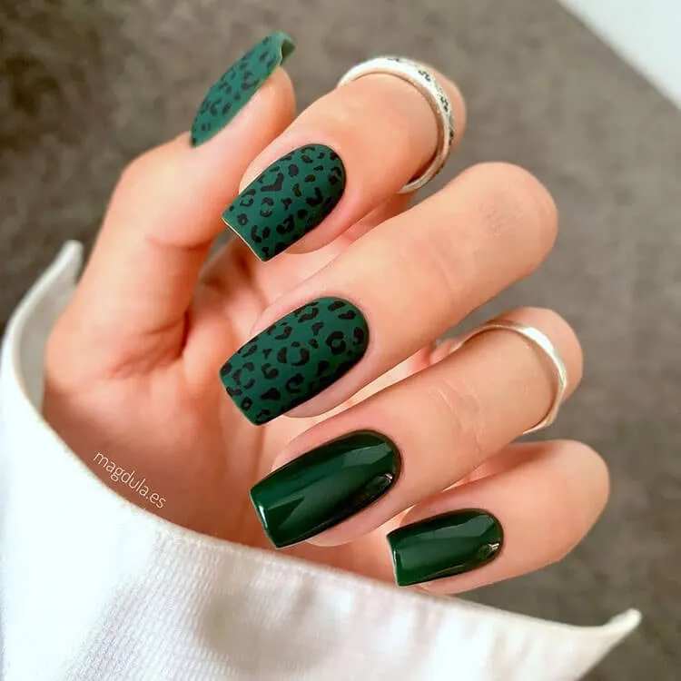 unghie verdi con stampa leopardo
