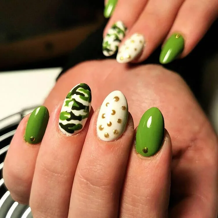 зелені камуфляжні нігті