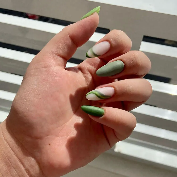 матови зелени нокти