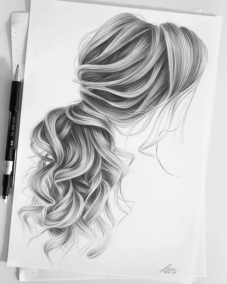 CHEVEUX LONGS ONDULÉS