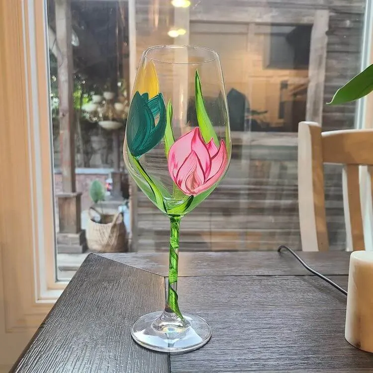 pittura su vetro con tulipani
